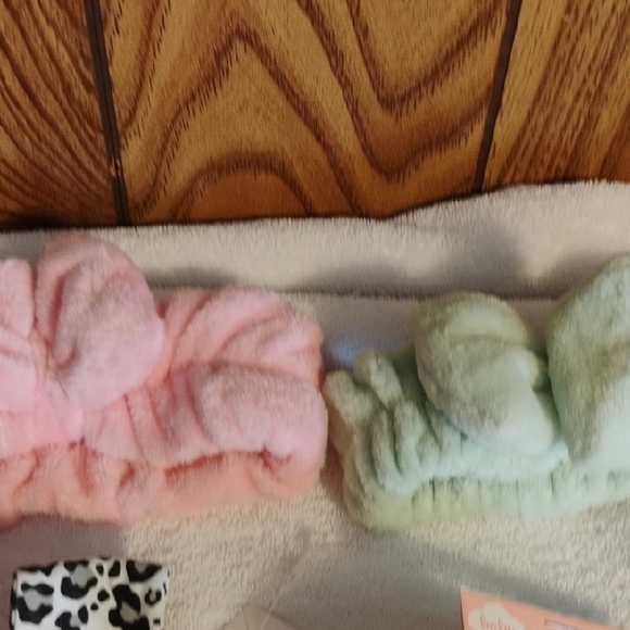 Pink and Green Kids Hair Accessories Set - Picture 8 of 11